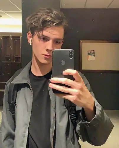 6686体育app金牌作者Esme