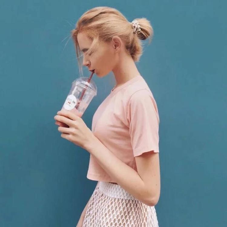 6686体育app铁牌作者Rosa