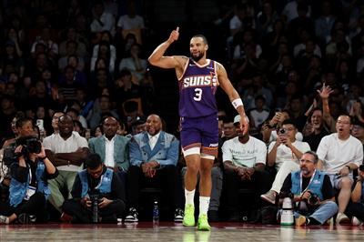 就看你了！狄龙半场三分球7中3贡献15分